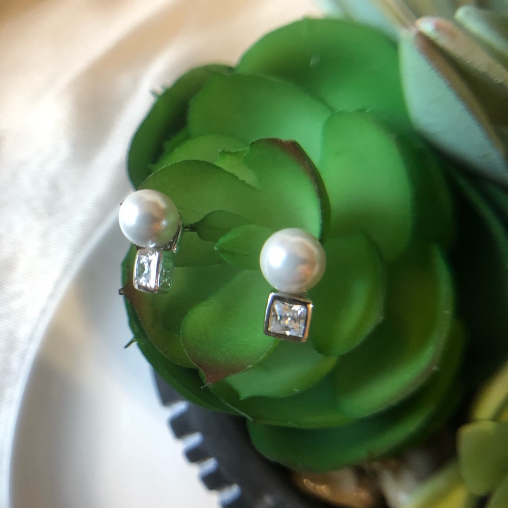 ⚡️Host Pick⚡️Vintage Pearl & CZ Earrings - Picture 8 of 8